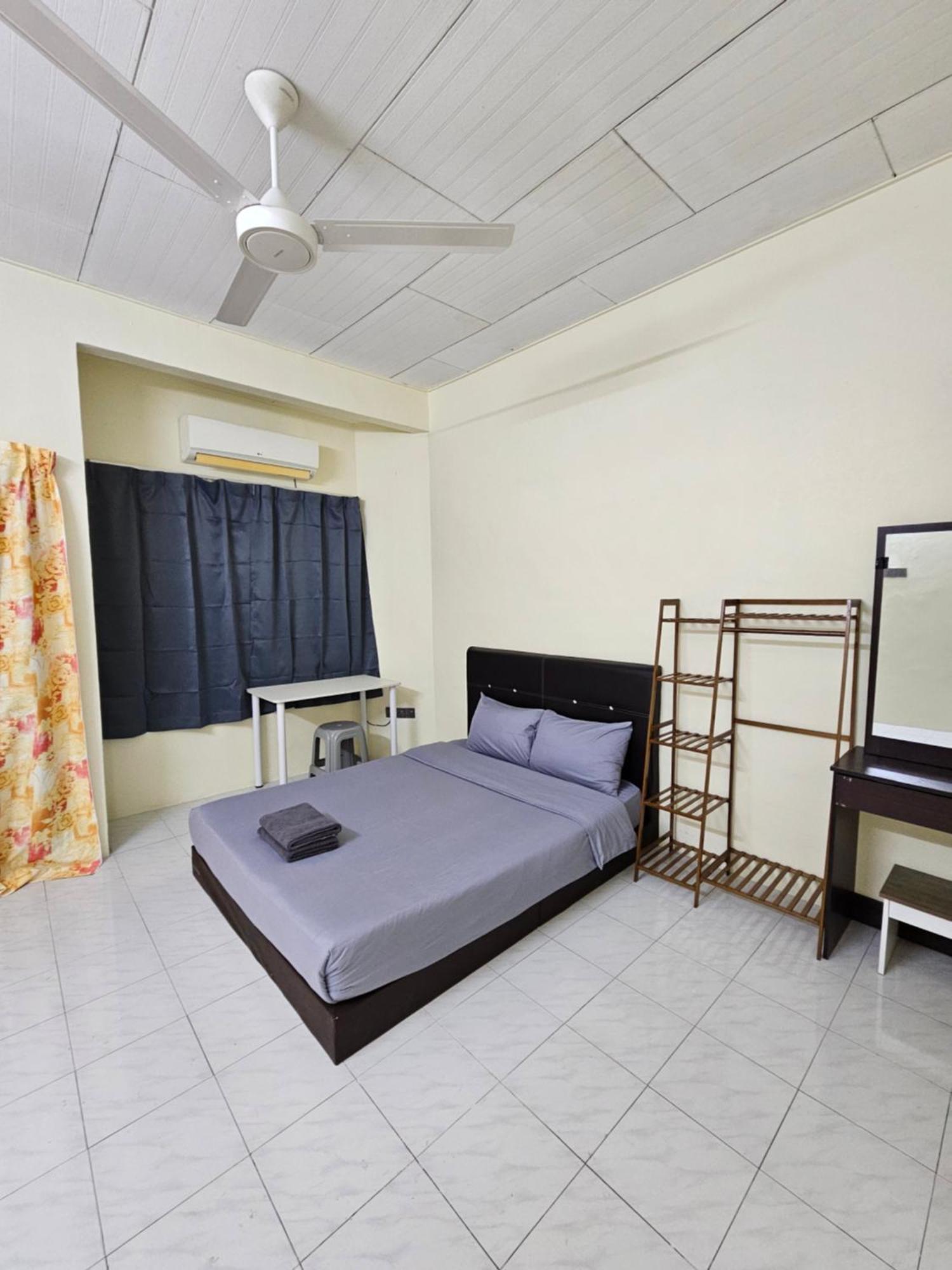 Flower Homestay *
