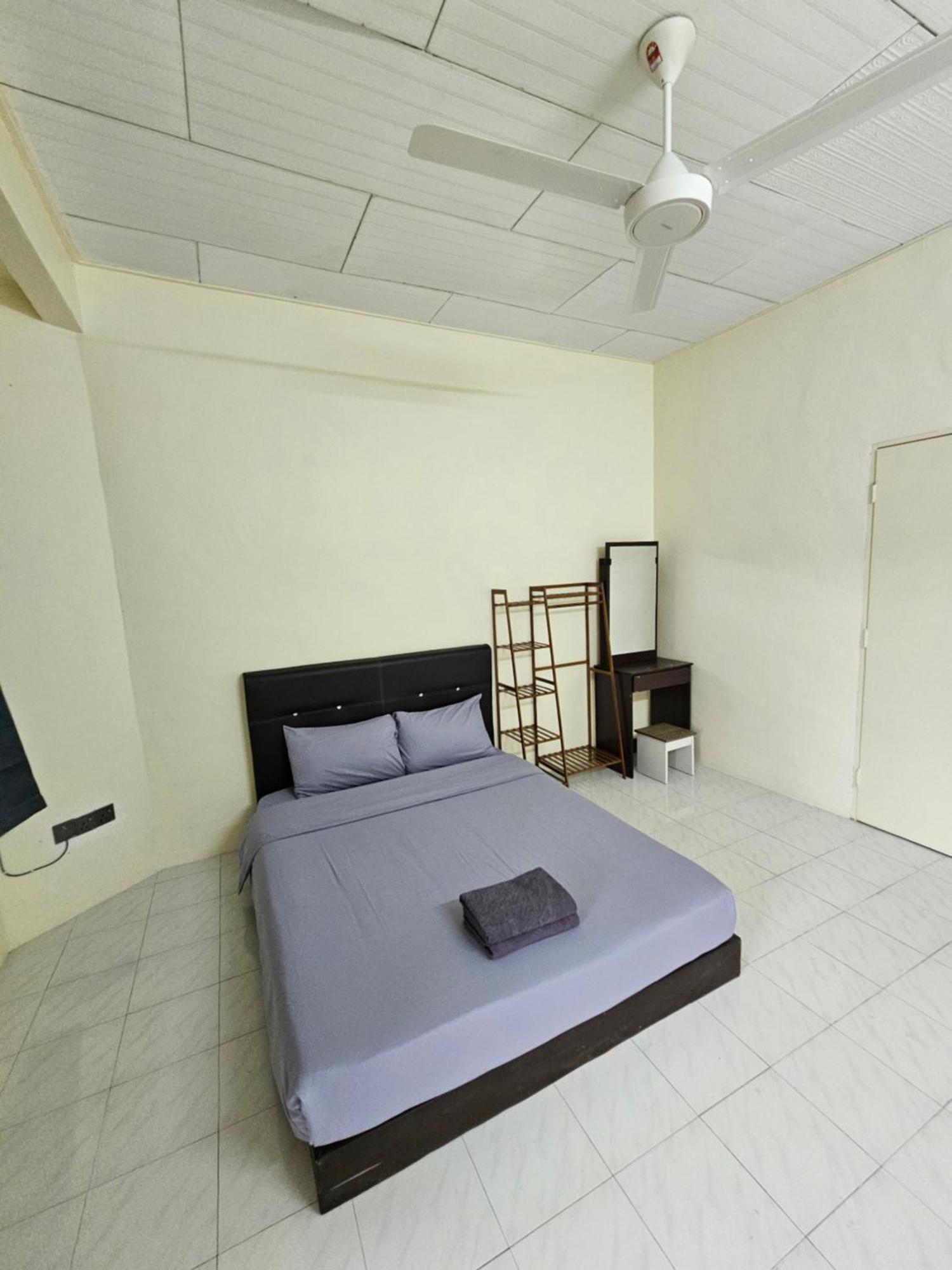 Flower Homestay *